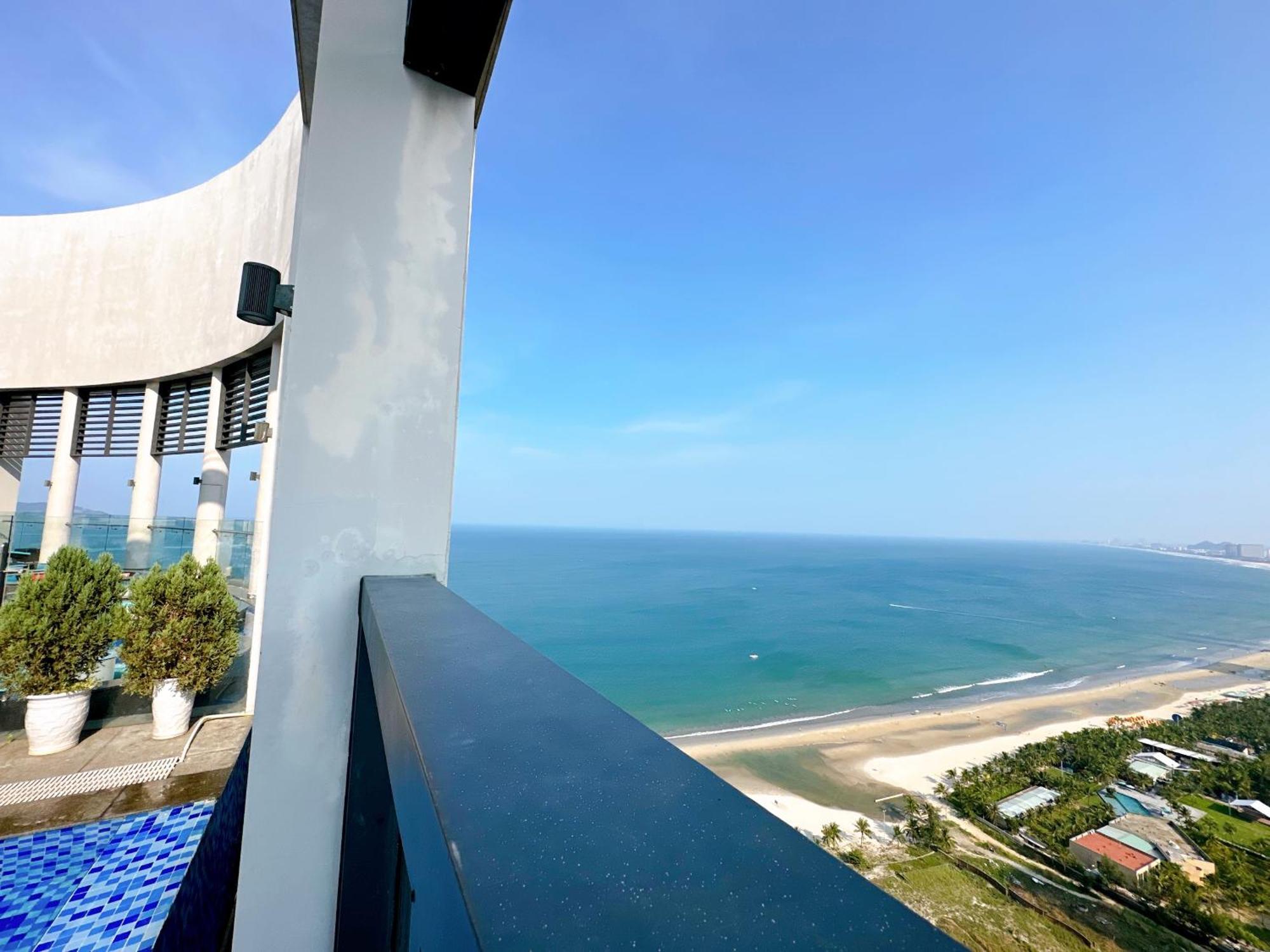 Luxury Apt Opposite Mykhe Beach Da Nang Exterior photo