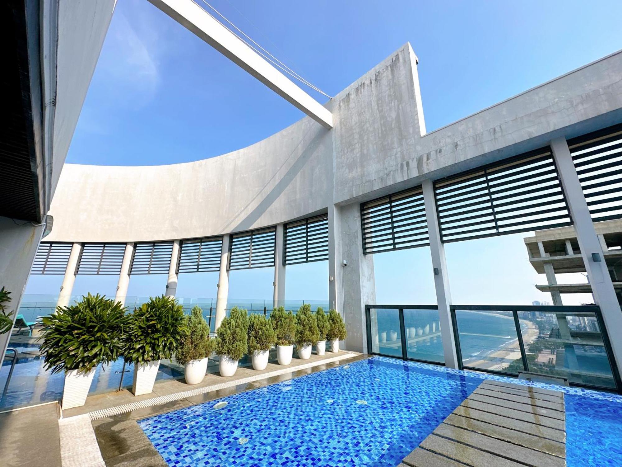 Luxury Apt Opposite Mykhe Beach Da Nang Exterior photo