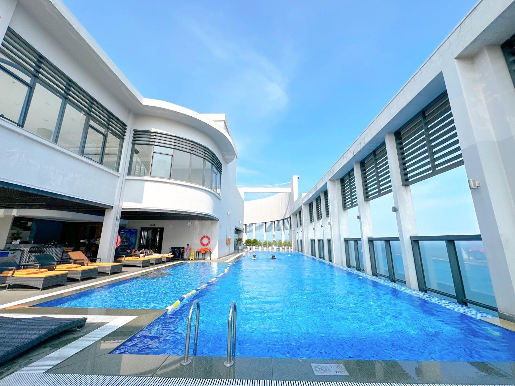 Luxury Apt Opposite Mykhe Beach Da Nang Exterior photo