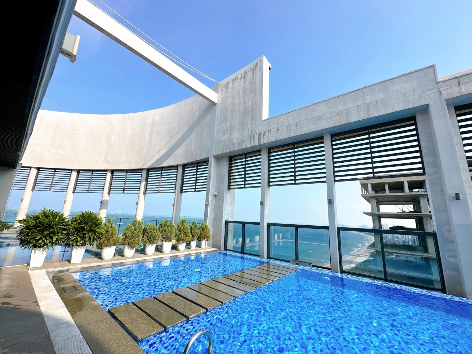 Luxury Apt Opposite Mykhe Beach Da Nang Exterior photo