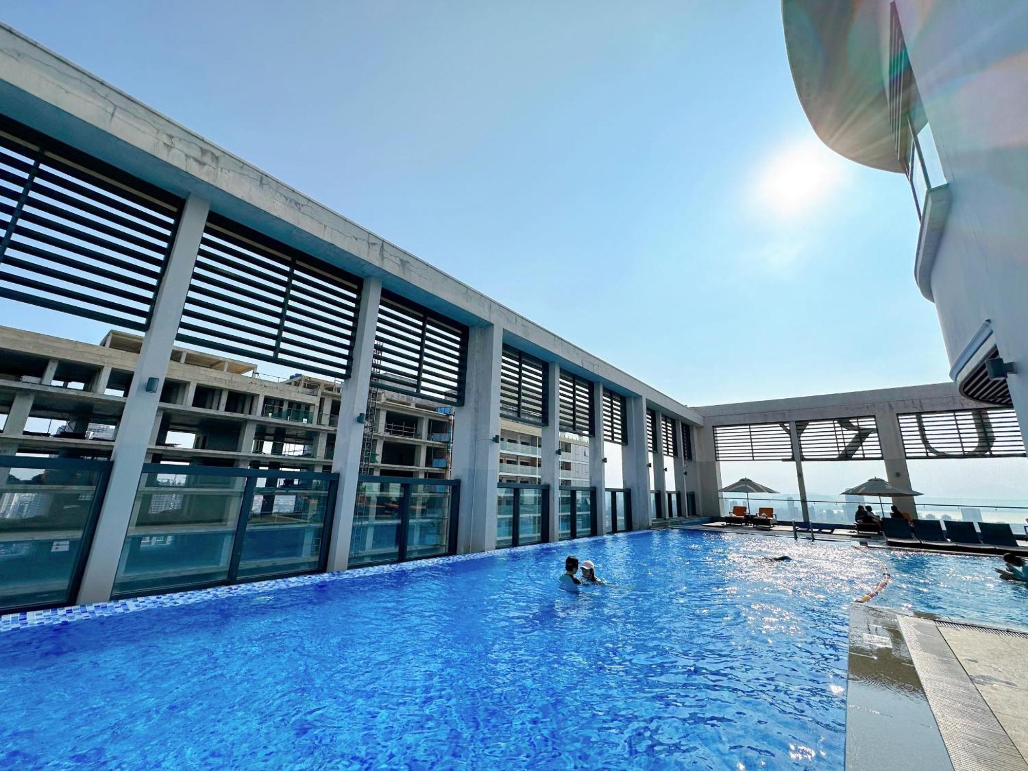 Luxury Apt Opposite Mykhe Beach Da Nang Exterior photo