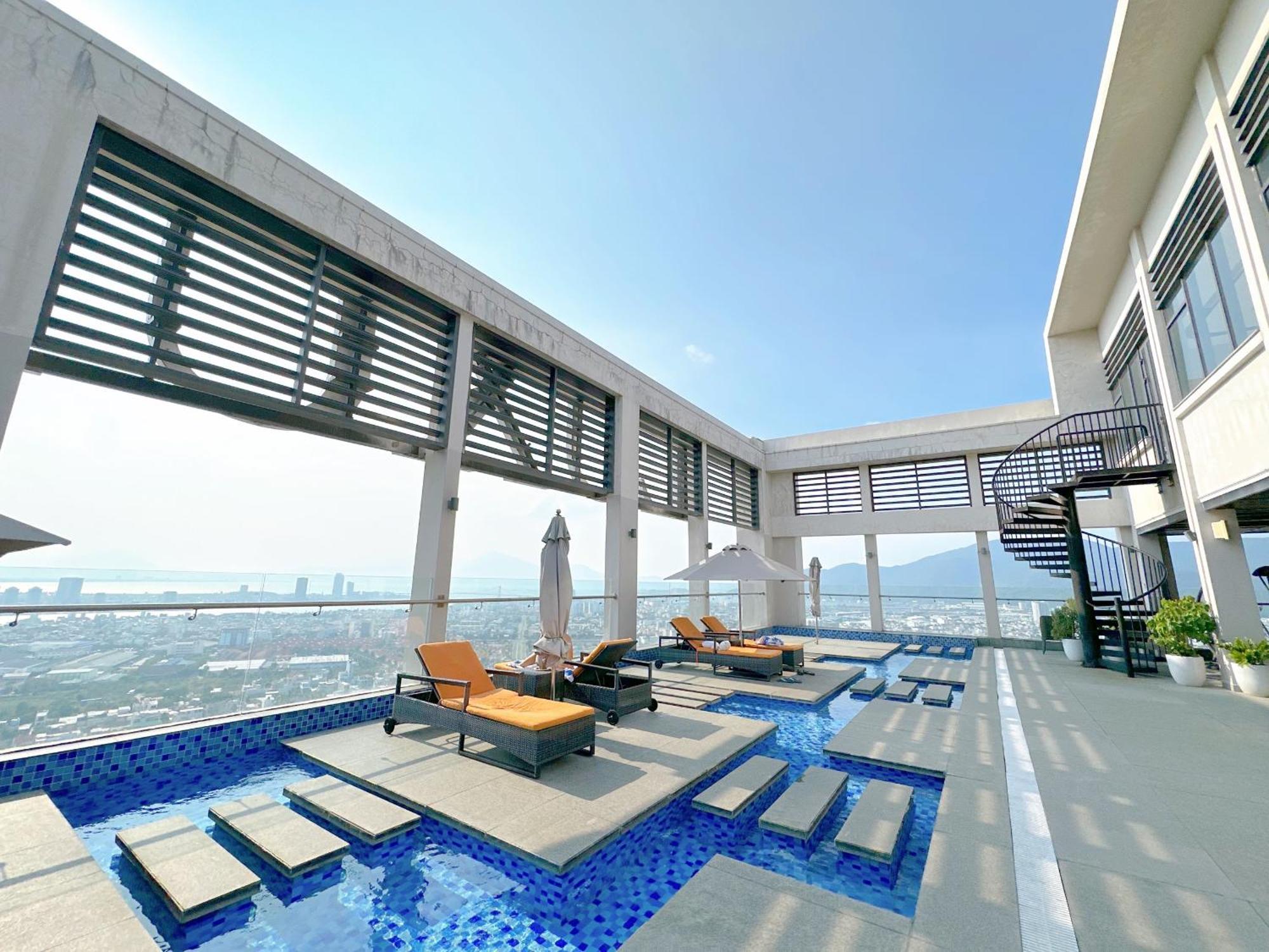 Luxury Apt Opposite Mykhe Beach Da Nang Exterior photo