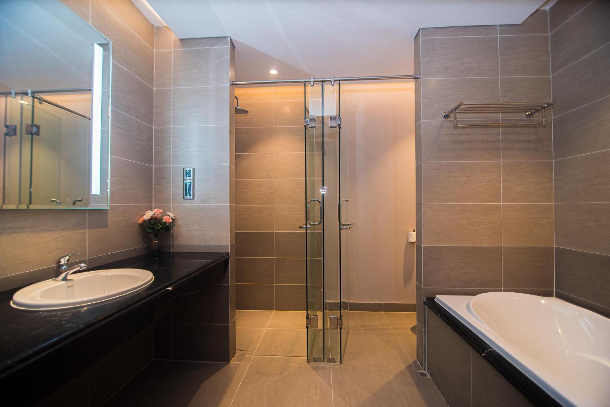 Luxury Apt Opposite Mykhe Beach Da Nang Exterior photo